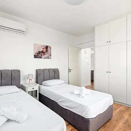 アパート Nautical Club Penthouse ラルナカ