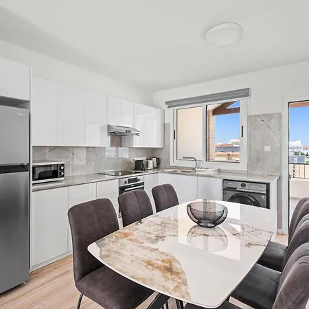 Nautical Club Penthouse Apartamento Larnaca